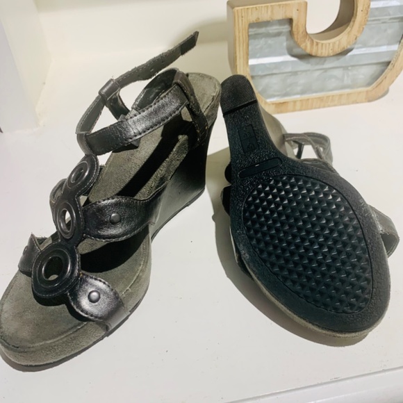 AEROSOLES Metallic Wedges/ Sandals - Picture 4 of 5